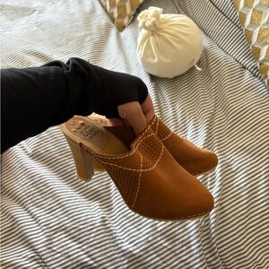 Women's Tan Leather Mules